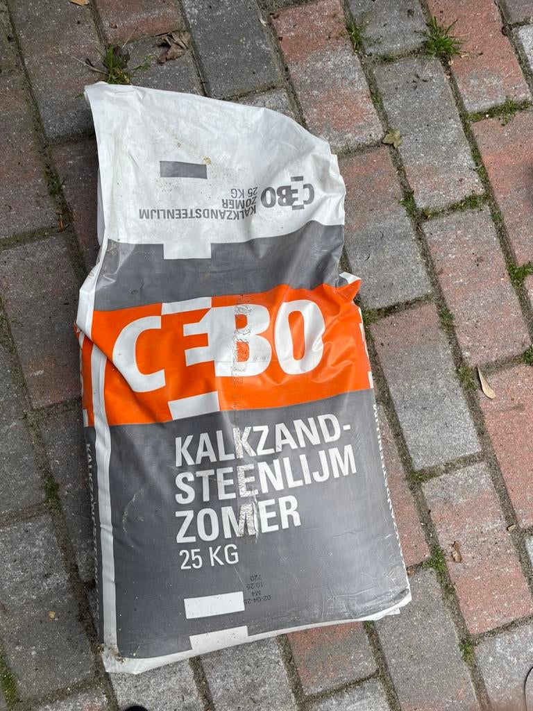 Kalkzandsteen lijm, Doe-het-zelf en Verbouw, Metselstenen, Ophalen, Zo goed als nieuw, Kalkzandstenen