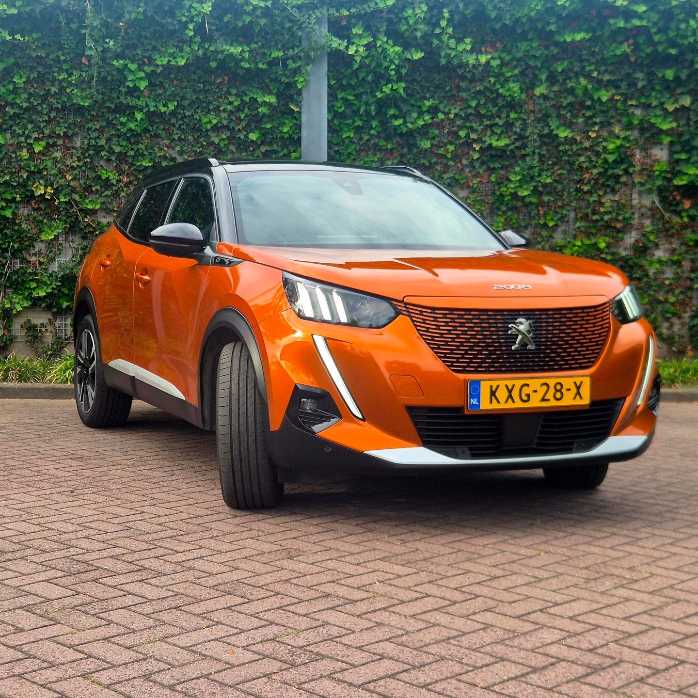 Peugeot E-2008 EV GT | SOH 90% | Pano, ACC, Camera & Stoelve, Auto's, Dealer onderhouden, 136 pk, Gebruikt, Overige kleuren