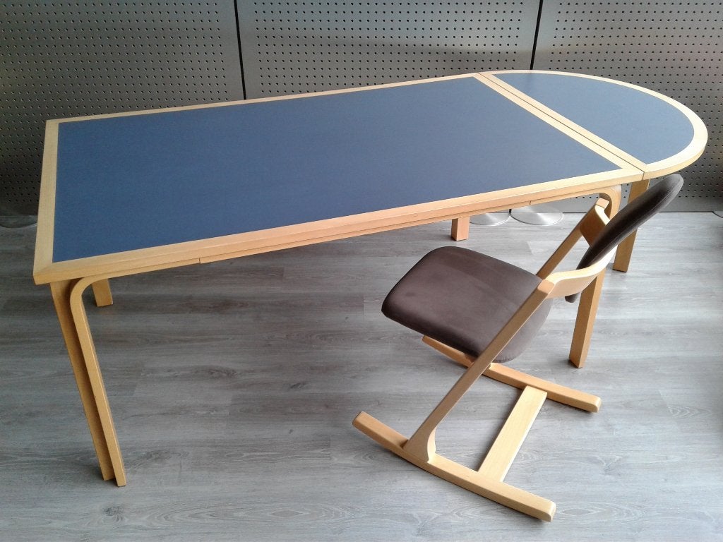 Magnus Olesen Tafel (Beuken Linoleum), Zeer Mooi!