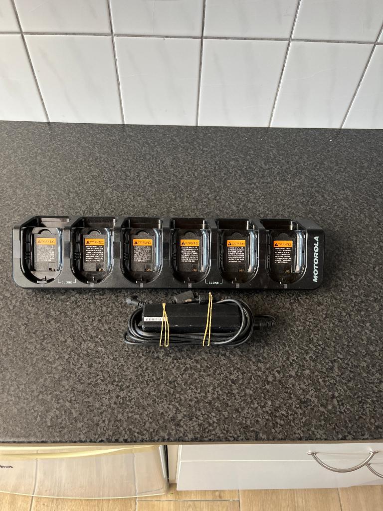 Motorola multi 6 voudige lader voor portofoons walkie talkie, Ophalen of Verzenden, Gebruikt, Minder dan 2 km, Toebehoren