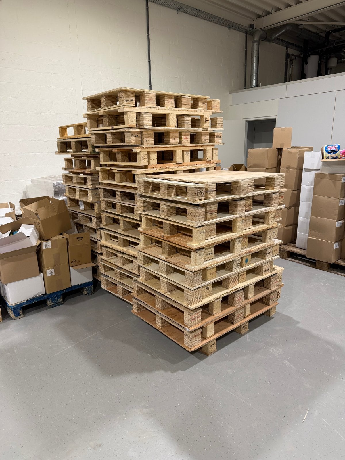 150 nette houten pallets 91x65 cm, 1x gebruikt, binnen, Doe-het-zelf en Verbouw, Ophalen of Verzenden
