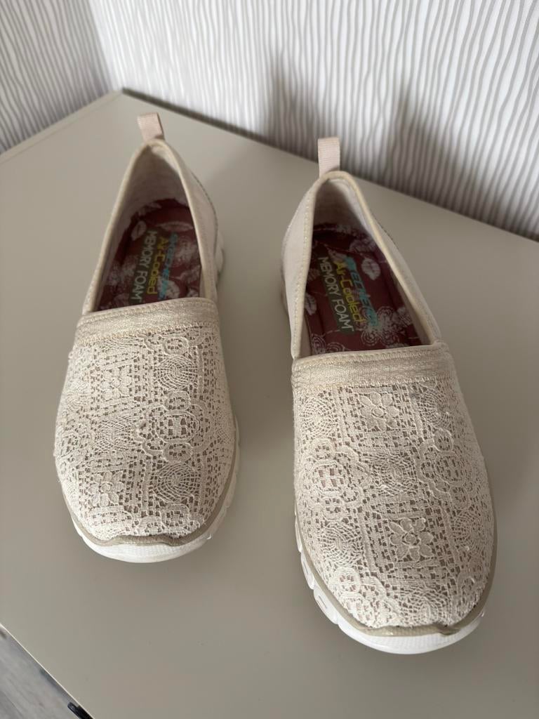 Skechers AirCooled Memory Foam instapper maat 37 creme lace, Ophalen of Verzenden, Zo goed als nieuw, Instappers, Beige