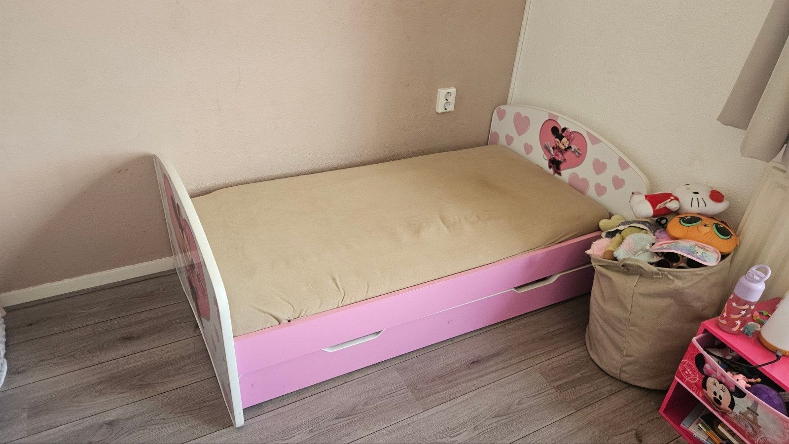 Mooi Roze Kinderbed Minnie Mouse (100x135 cm) met Opberglade, Lattenbodem, Gebruikt, Ophalen of Verzenden, 100 cm of meer