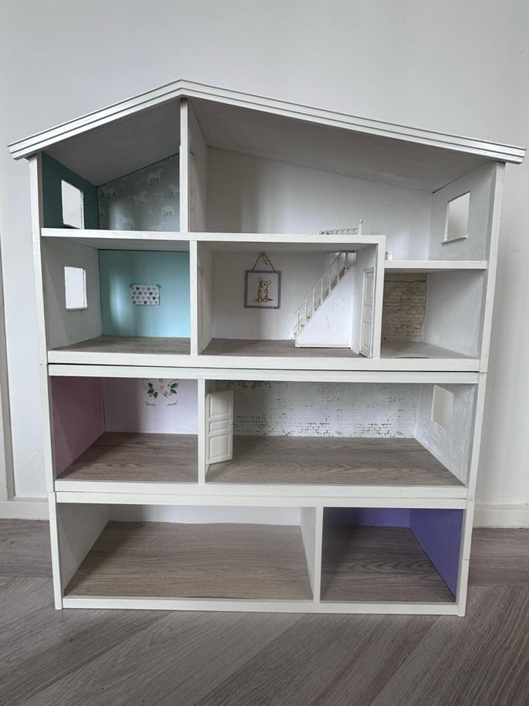 Lundby oud houten poppenhuis met 3 verdiepingen en meubels, Ophalen of Verzenden, Zo goed als nieuw, Poppenhuis