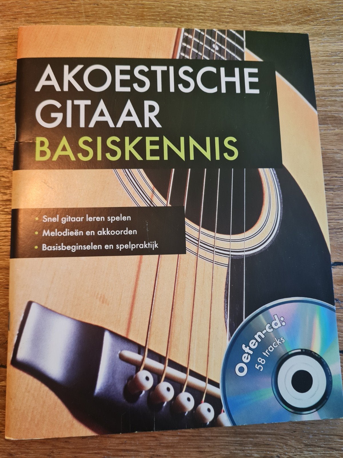 Akoestische Gitaar Basiskennis - Leerboek met CD, Ophalen of Verzenden, Zo goed als nieuw