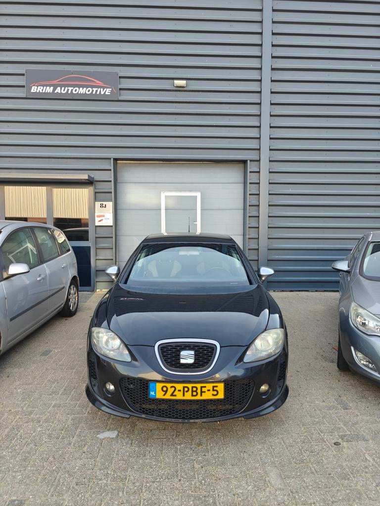 Seat Leon 1.6 Good Stuff Zwart Airco, Voorwielaandrijving, USB, Stof, Zwart