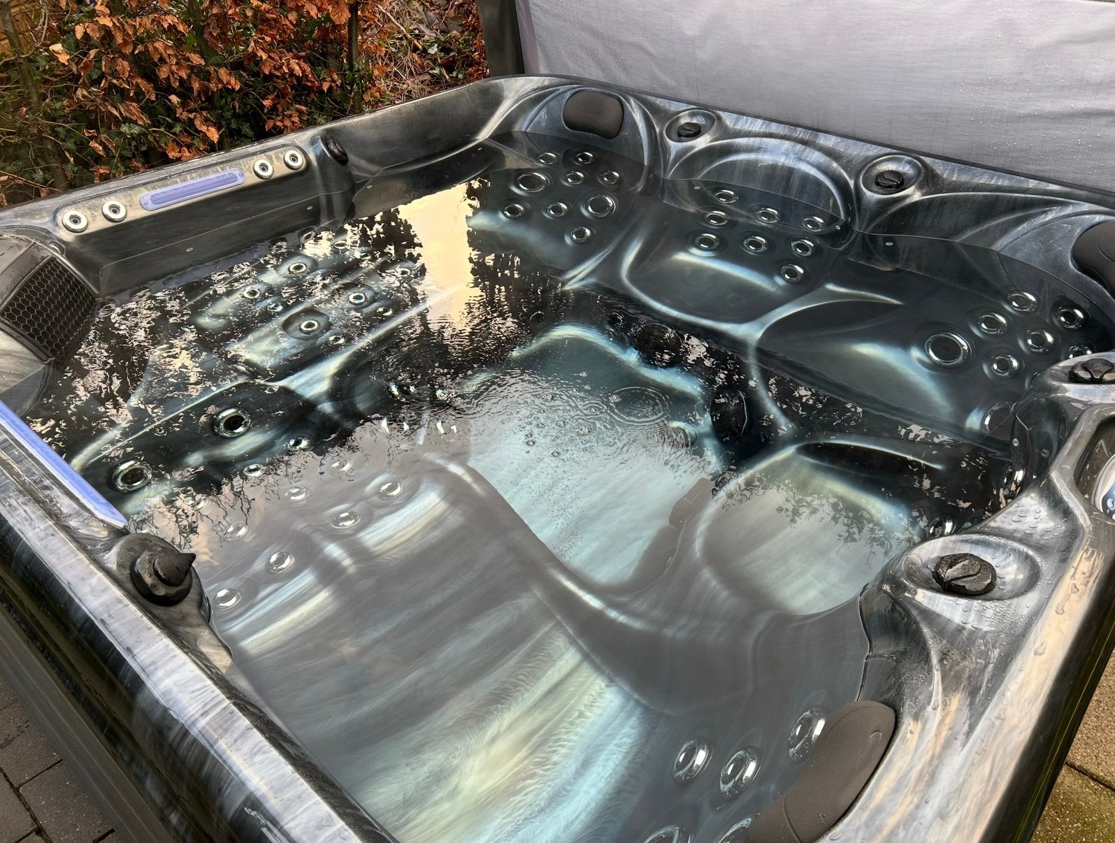 Jacuzzi Devine Spas - Spa Vision, Tuin en Terras, Ophalen, Gebruikt, Afdekzeil, Vast