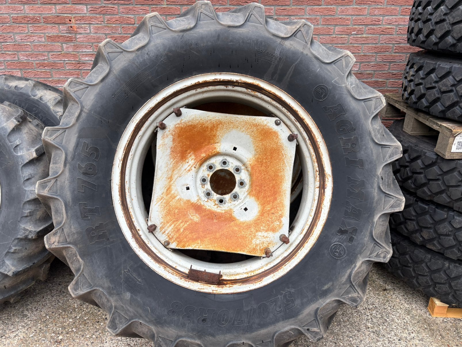 Landbouwbanden diverse soorten en maten, Ophalen