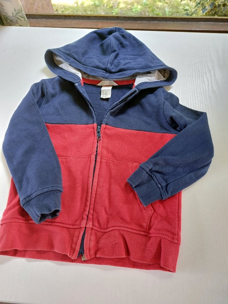 vest, dieprood met blauw en capuchon, mt.98-104, lees, Kinderen en Baby's, Kinderkleding | Maat 98, Gebruikt, Trui of Vest, H&M
