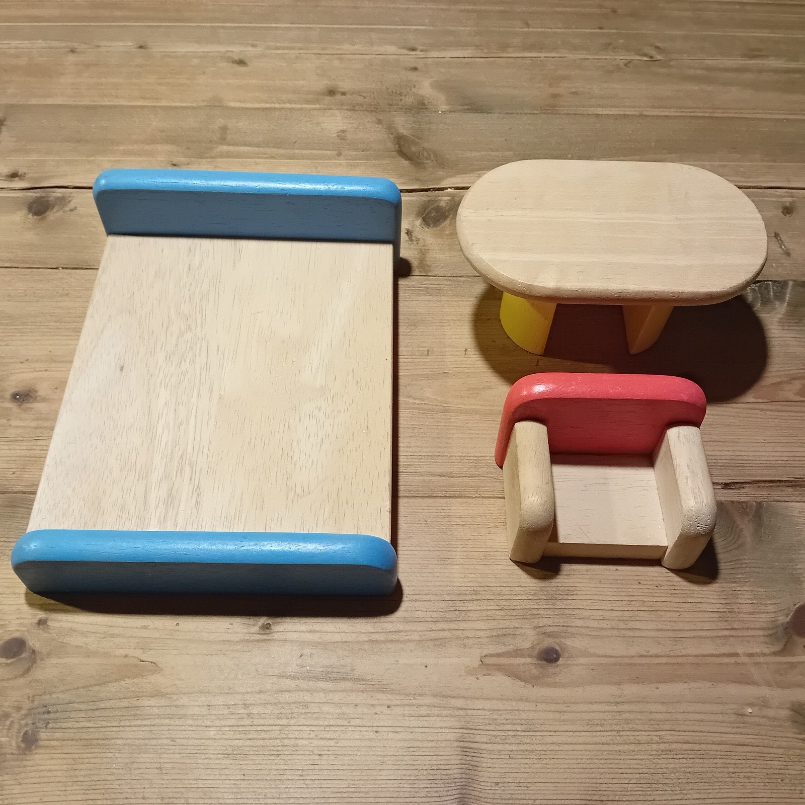 poppenhuis meubelen pintoy: tafel, stoel en bedl, Kinderen en Baby's, Ophalen of Verzenden, Gebruikt, Overige typen