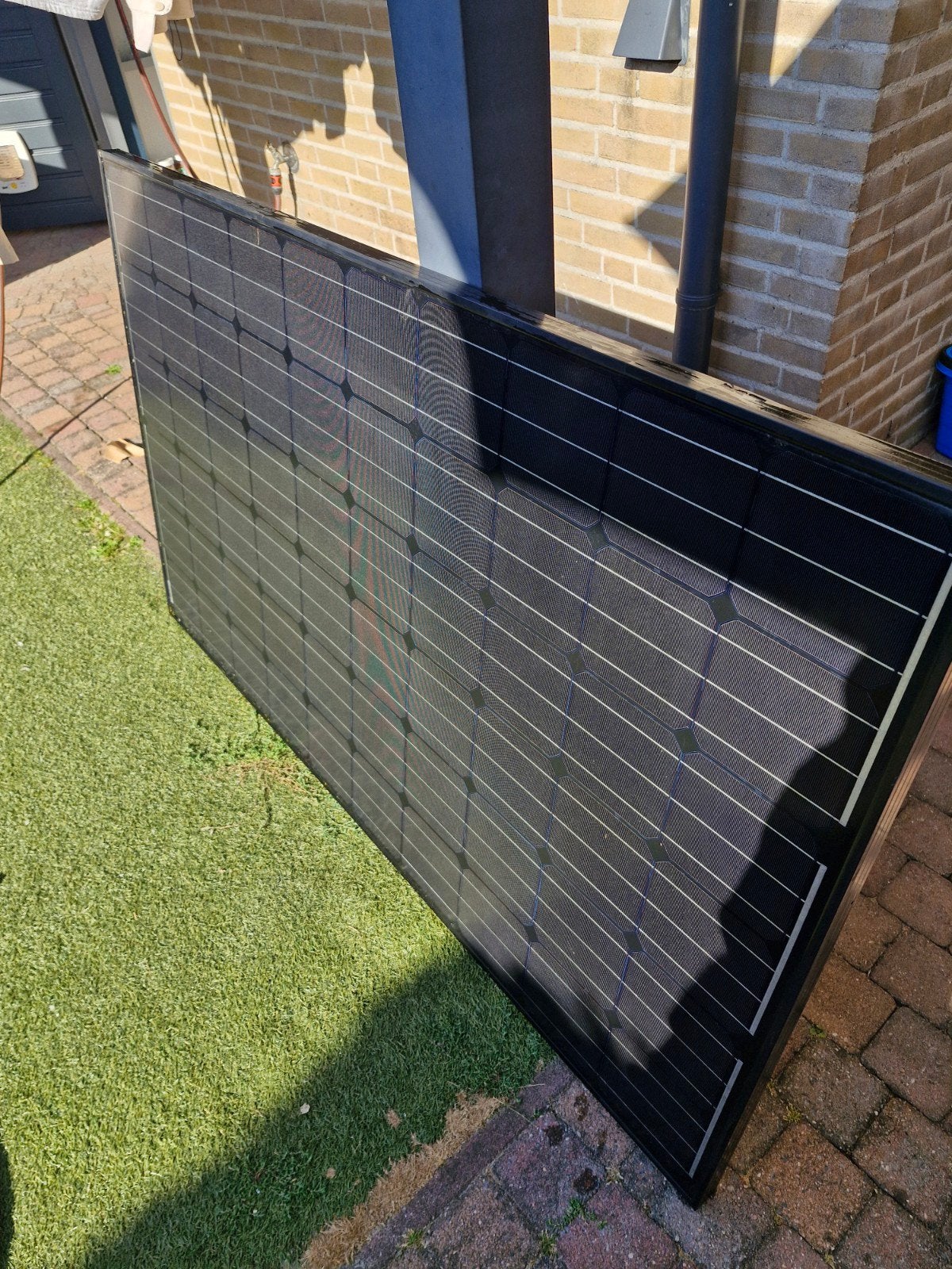Zonnepanelen (12x) met omvormer MASS- Compleet systeem, Ophalen, Gebruikt, Compleet systeem, 200 wattpiek of meer