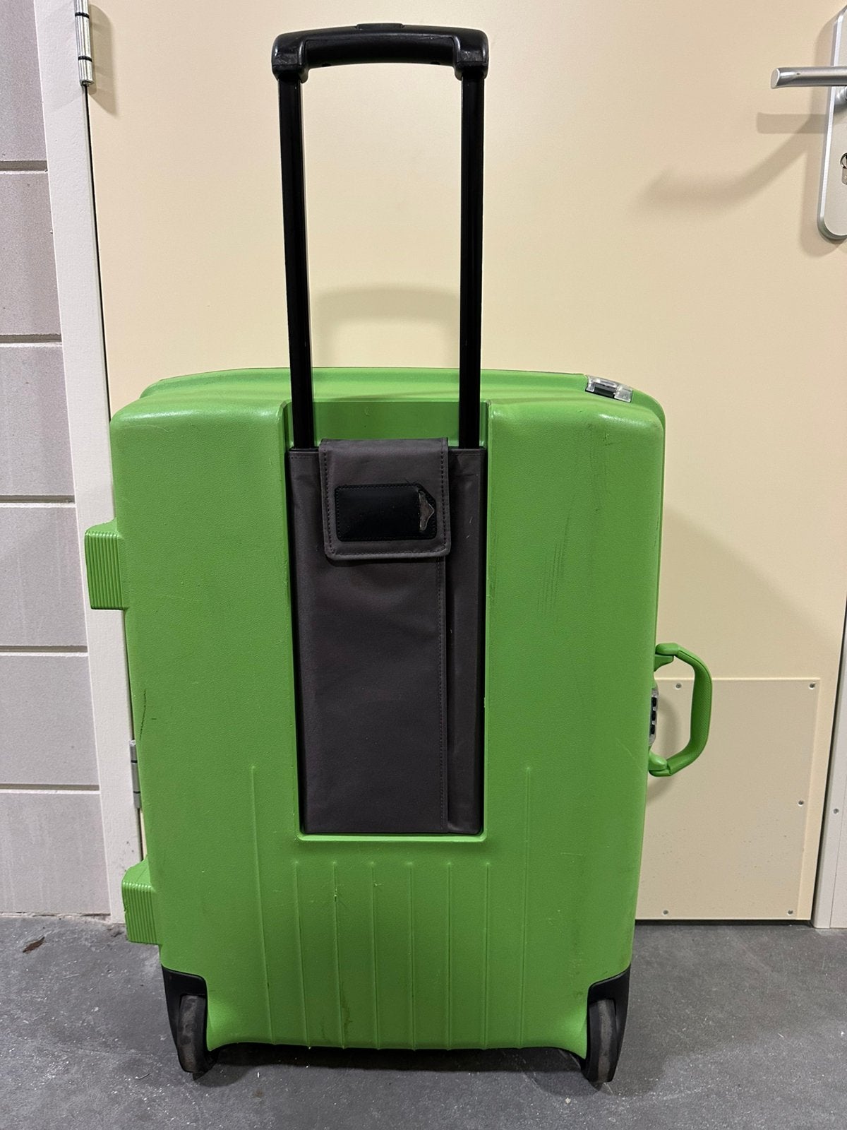 Hardcase koffer in zéér goede staat American Tourister, Hard kunststof, Zo goed als nieuw, 70 cm of meer, Wieltjes