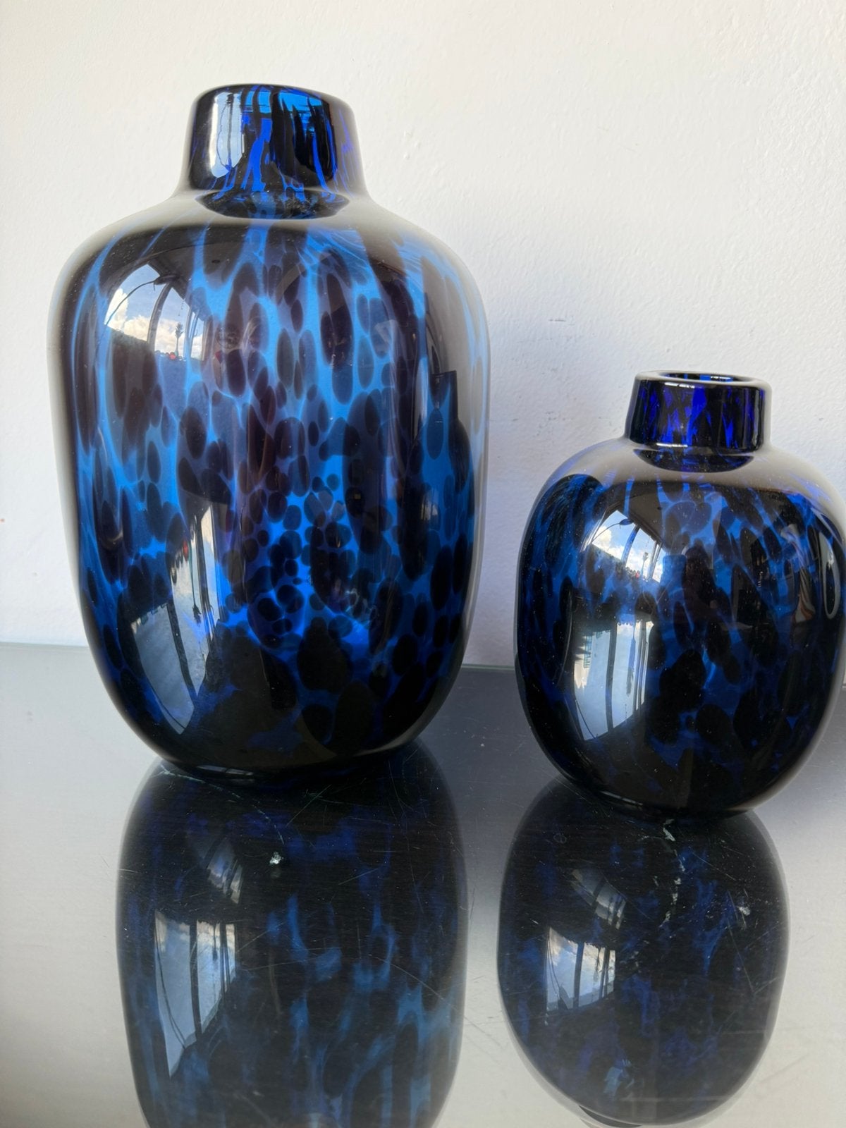 Twee Luipaard Cheeta vazen blauw zwart, Ophalen of Verzenden, Zo goed als nieuw, Blauw, Glas