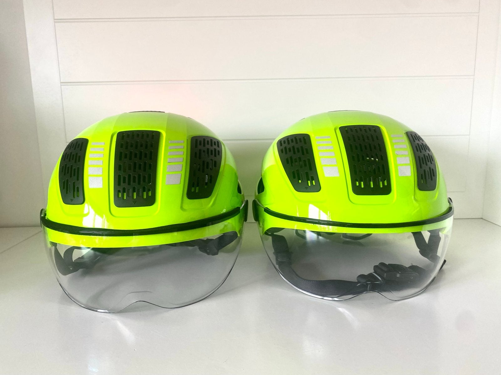 ABUS Hyban 2.0 ACE Fietshelm Neon Geel met Vizier, Fietsen en Brommers, Fietsaccessoires | Fietshelmen, Ophalen of Verzenden, Zo goed als nieuw
