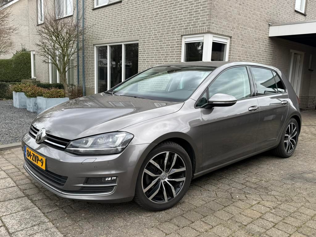 Volkswagen Golf 1.4 140PK Highline | Navi | Xenon | NL Auto, Stof, Euro 6, 4 cilinders, Origineel Nederlands