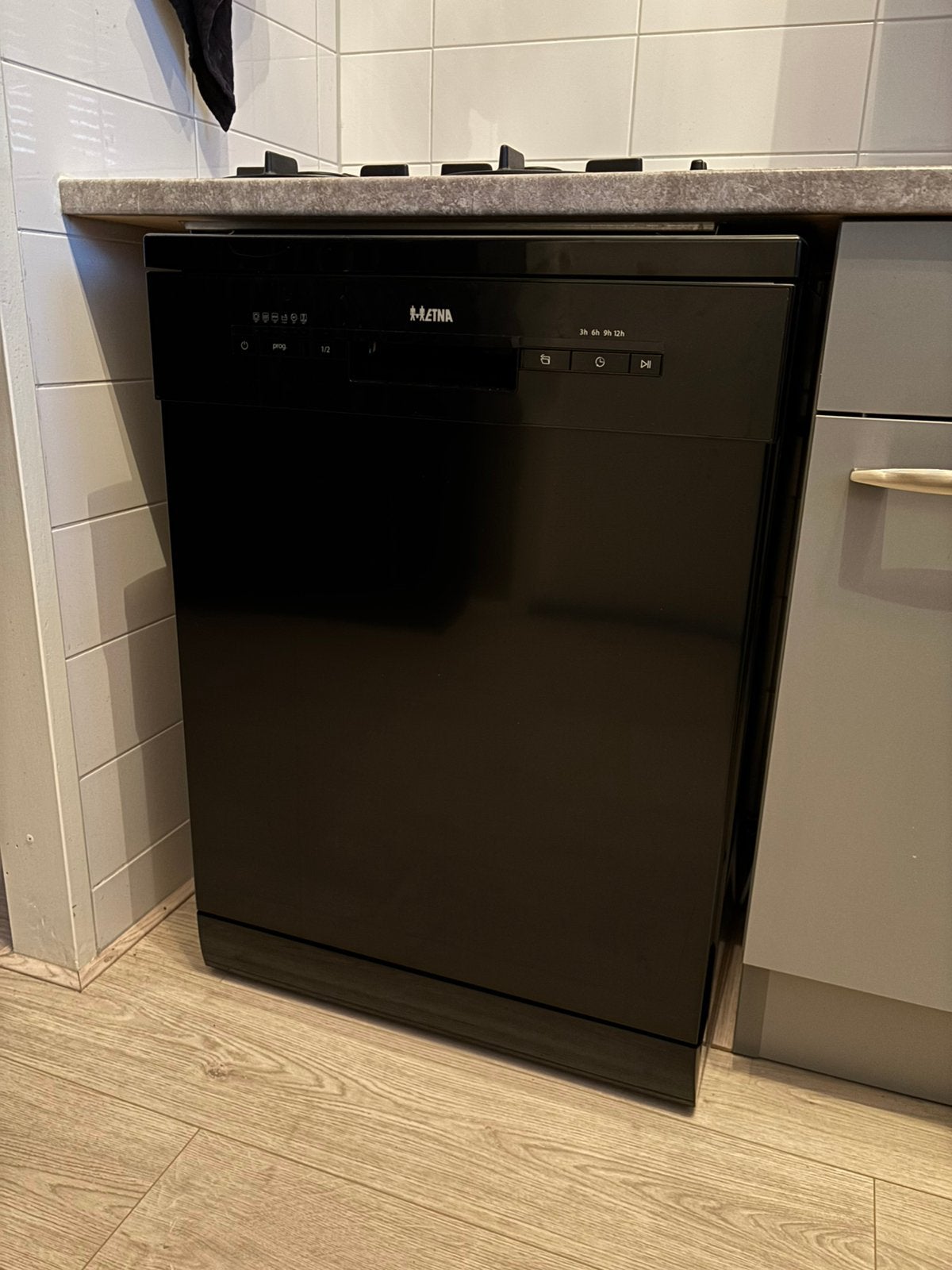 Vrijstaande zwarte ETNA vaatwasser VWV144ZWA, Witgoed en Apparatuur, Vaatwasmachines, Ophalen, Minder dan 85 cm, Zo goed als nieuw