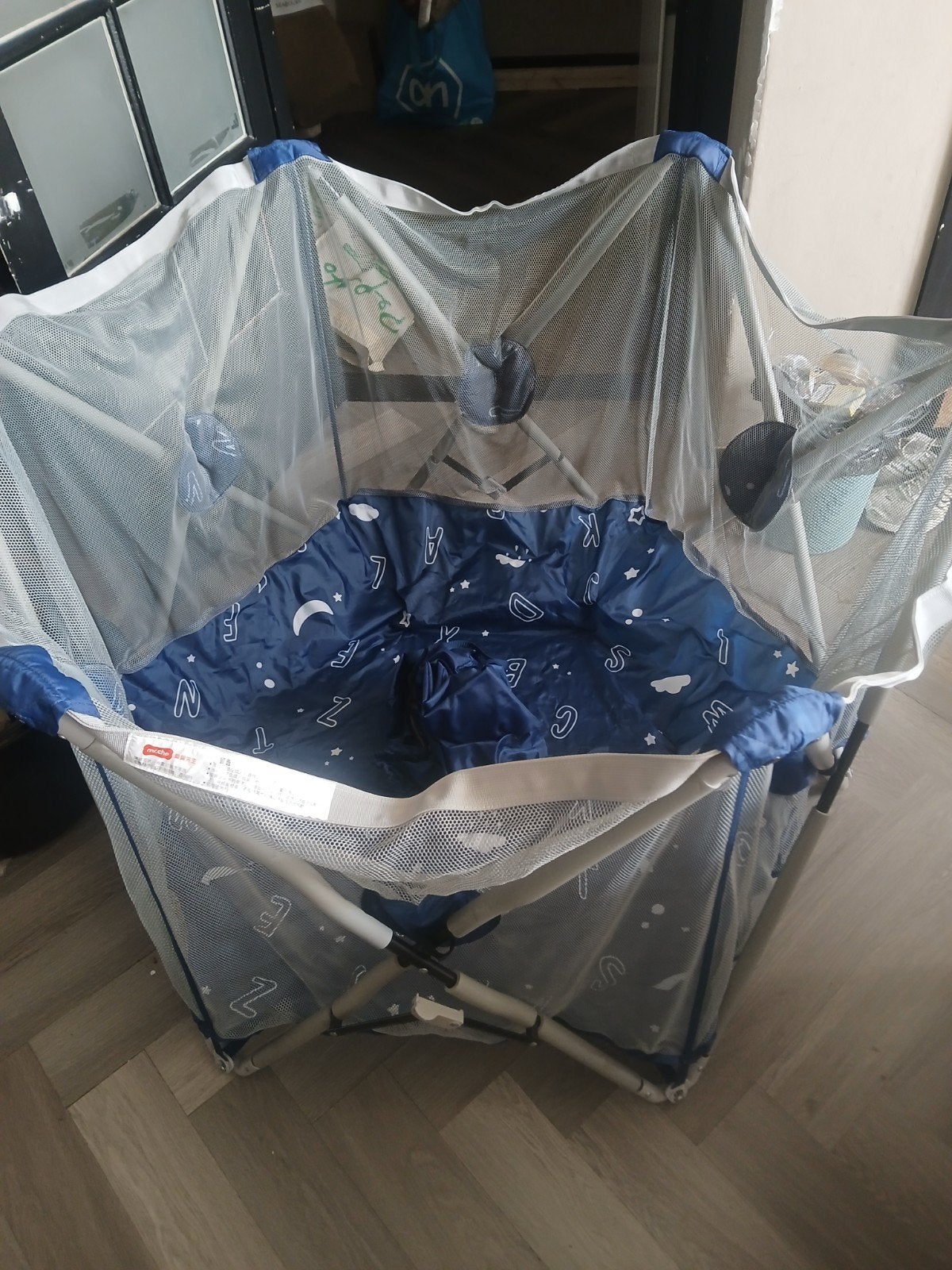 Draagbare Baby Box met Muskietennet - Ideaal voor Reizen, Ophalen of Verzenden, Nieuw, Overige vormen, Boxkleed