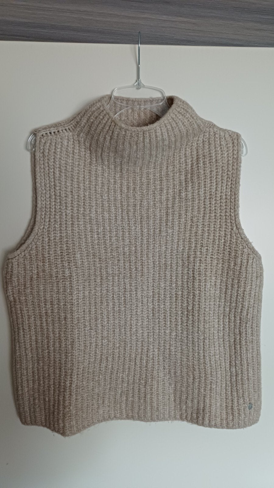 Z.g.a.n. beige spencer slip-over Monari maat 42, Monari, Beige, Maat 42/44 (L), Ophalen of Verzenden