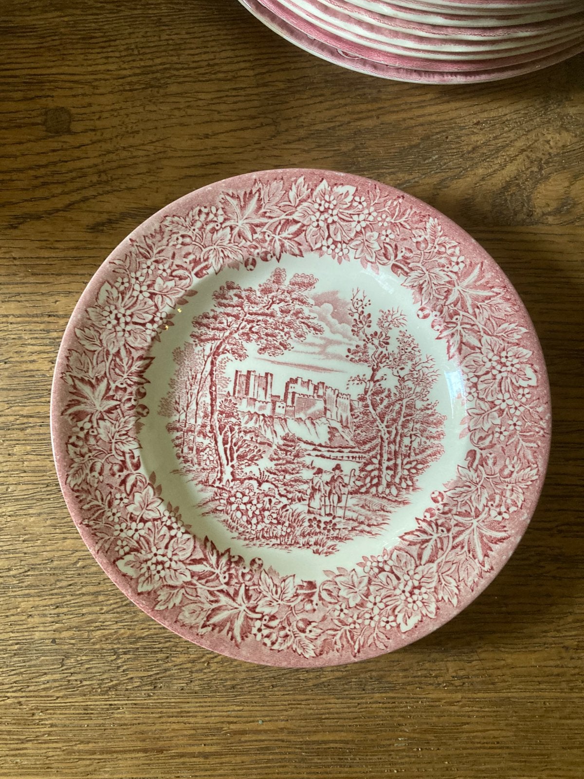 🌻 2 ontbijtborden English Ironstone Tableware rood vintage, Ophalen