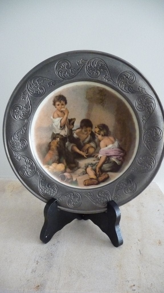 Antieke sierplaat met kinderportret en tinnen rand, Antiek en Kunst, Antiek | Wandborden en Tegels, Ophalen of Verzenden