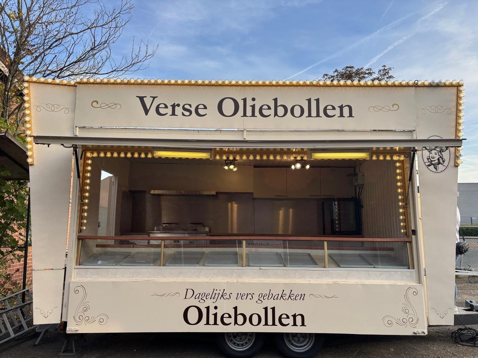Volledig gerenoveerde Oliebollenkraam/Frituurwagen, Ophalen