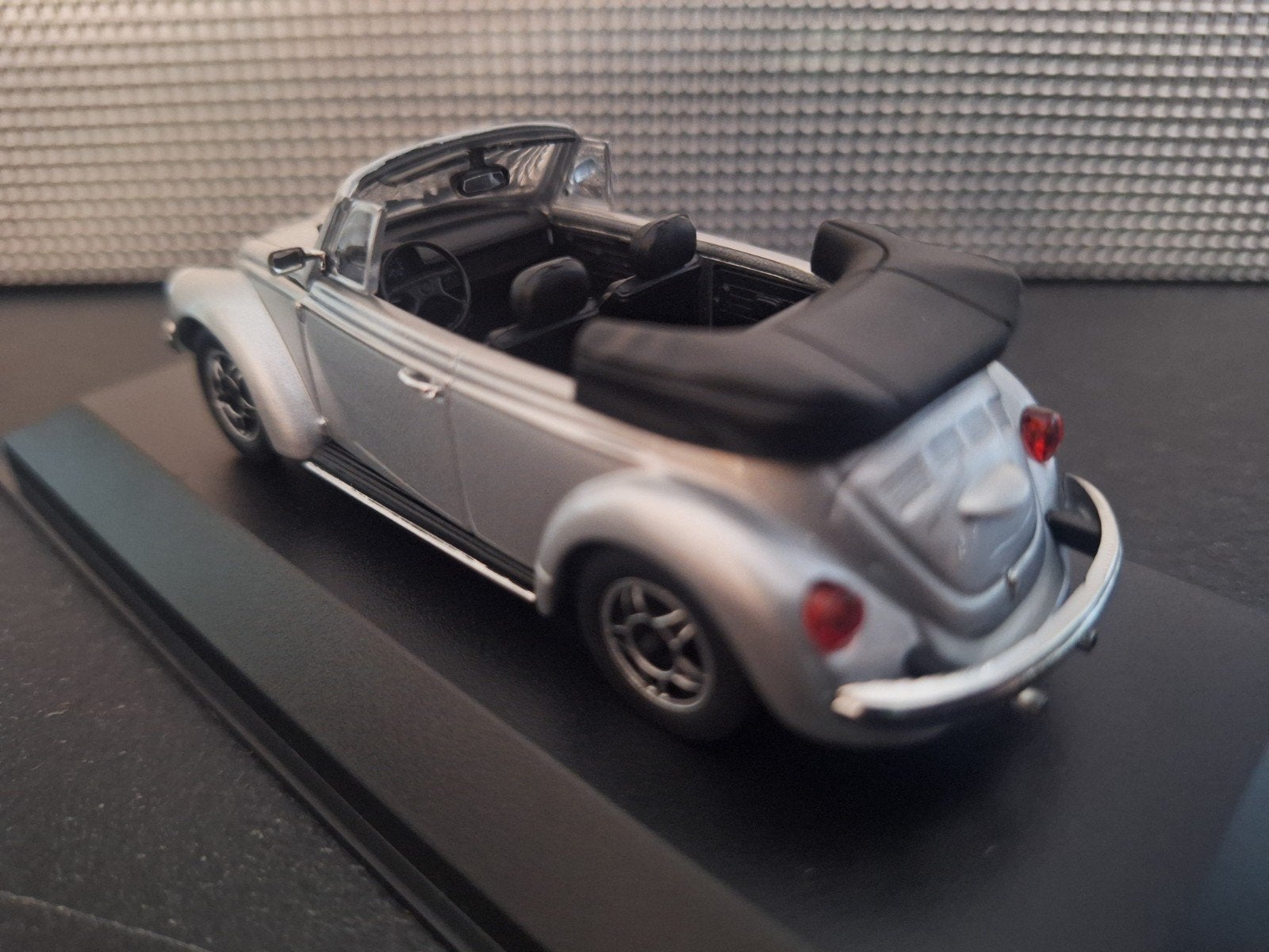 Volkswagen 1303 Cabriolet 1979  Schaal 1:43, Overige merken, Nieuw, Ophalen of Verzenden, Maxichamps