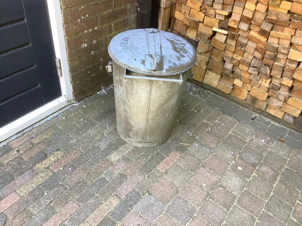 Vuilnisemmer en wasketel, Ophalen