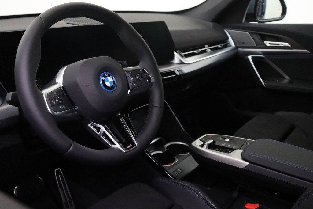 BMW X1 xDrive25e M Sport Automaat / Panoramadak / Sportstoel, Auto's, BMW, Zwart, Bedrijf, Hybride Elektrisch/Benzine, 3 cilinders