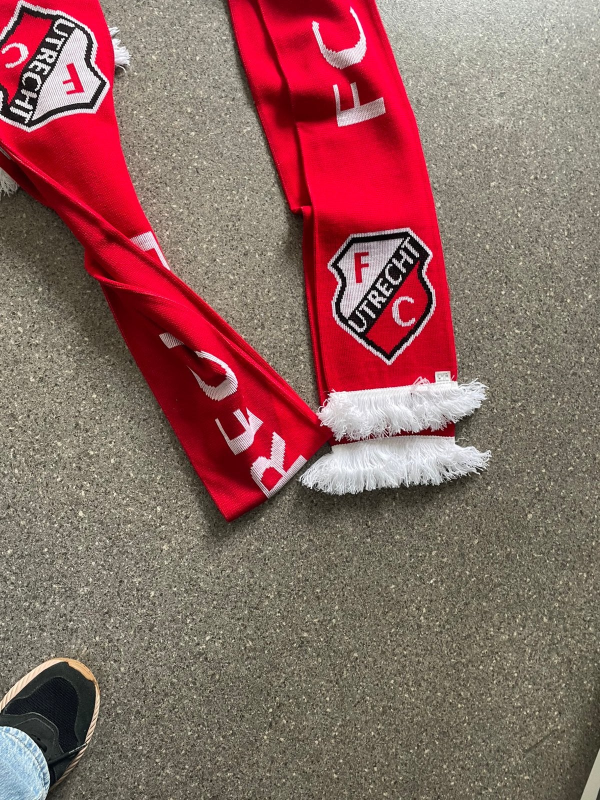 1 grote nieuwe FC Utrecht sjaal shawl, Ophalen, Nieuw, F.C. Utrecht, Vaantje of Sjaal