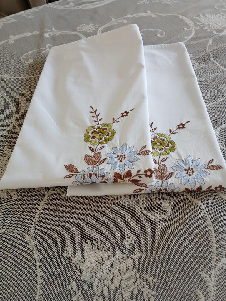 2 retro geborduurde kussenslopen, Ophalen of Verzenden, Huis en Inrichting