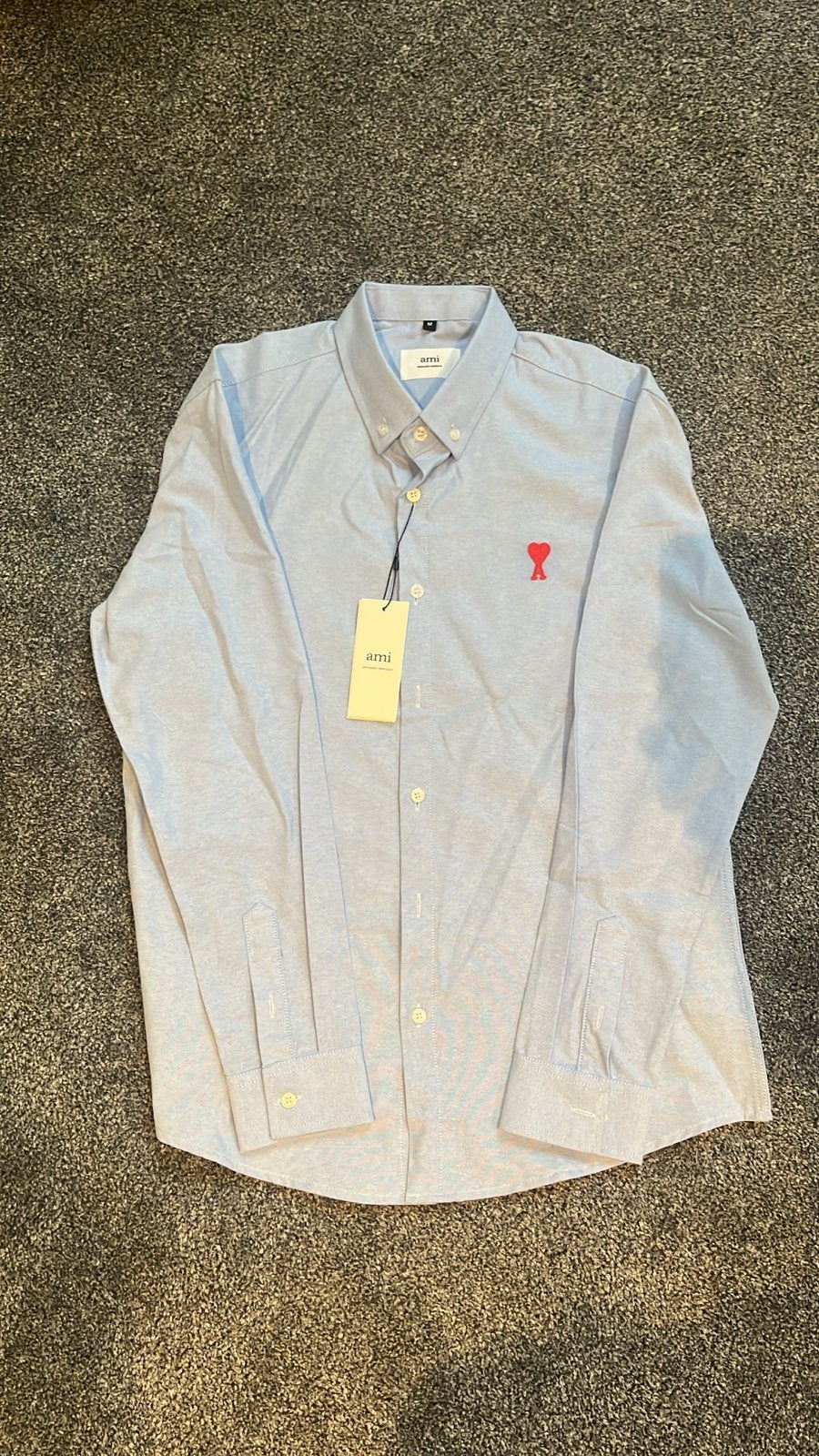 Nieuw Ami Paris overhemd - Lichtblauw met rood hartje, Kleding | Heren, Ophalen of Verzenden, Nieuw, Blauw, Halswijdte 39/40 (M)