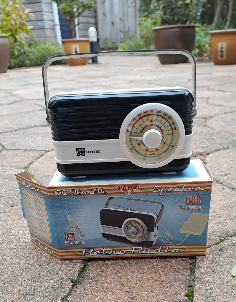 Een nooit gebruikte Retro Radio in originele verpakking.📻, Verzenden, Nieuw