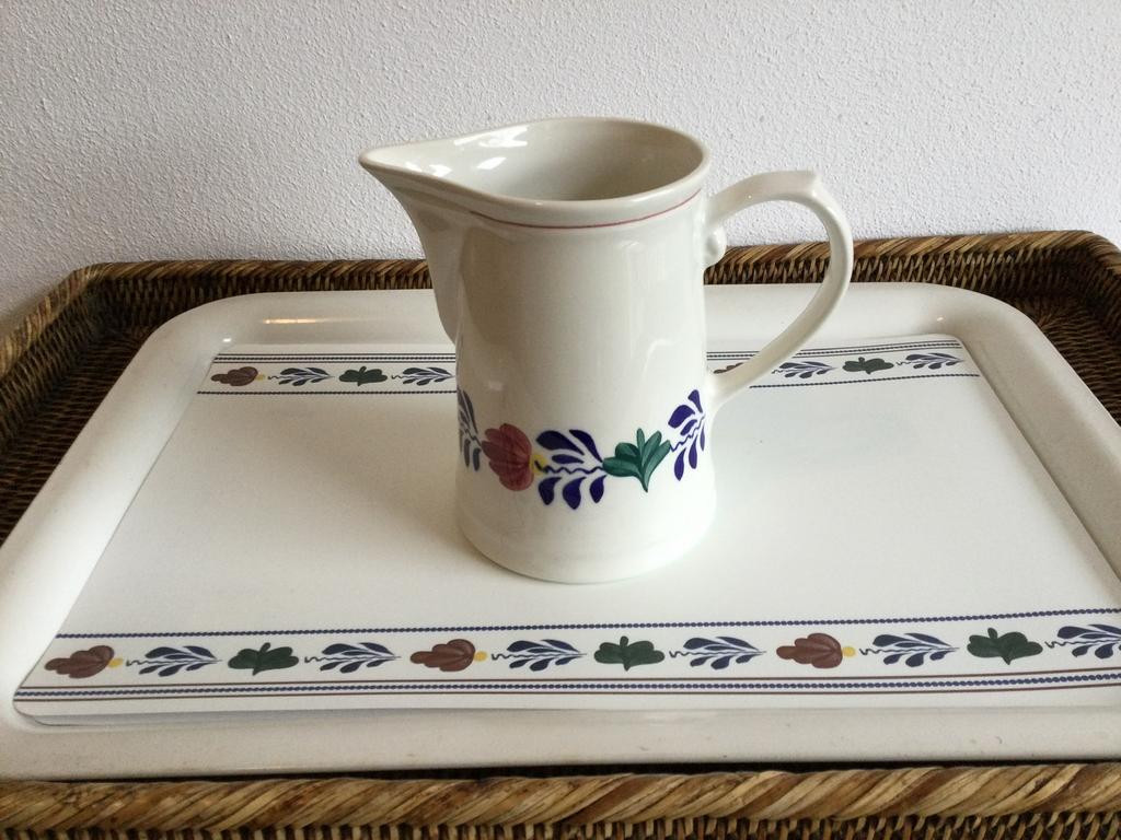 Boerenbont Boch België ( Melk/ Waterkan), Huis en Inrichting, Keuken | Servies, Overige typen, Ophalen of Verzenden, Zo goed als nieuw