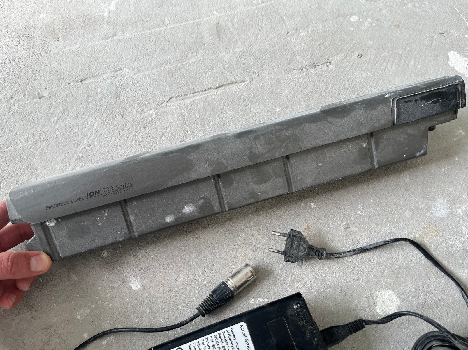 ION 500 fietsaccu en oplader, Fietsen en Brommers, Fietsaccessoires | Fietsaccu's, Ophalen of Verzenden, Gebruikt