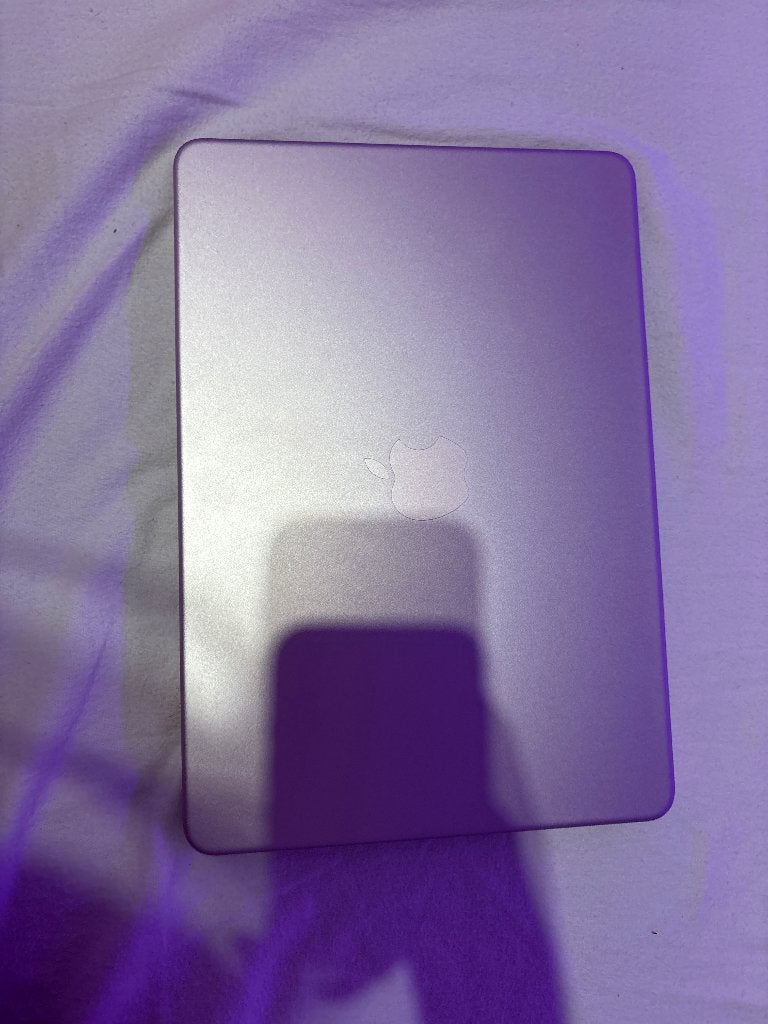 MacBook neo roze, Computers en Software, Gebruikt, Qwerty, 8 GB, 13 inch