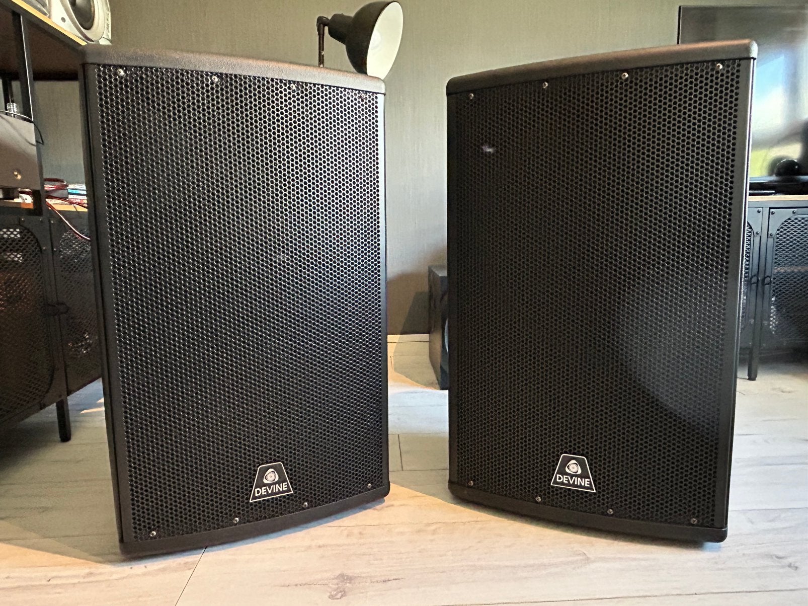 Devine axeo 15 (passief), Ophalen, Zo goed als nieuw, 150 watt of meer, Overige merken