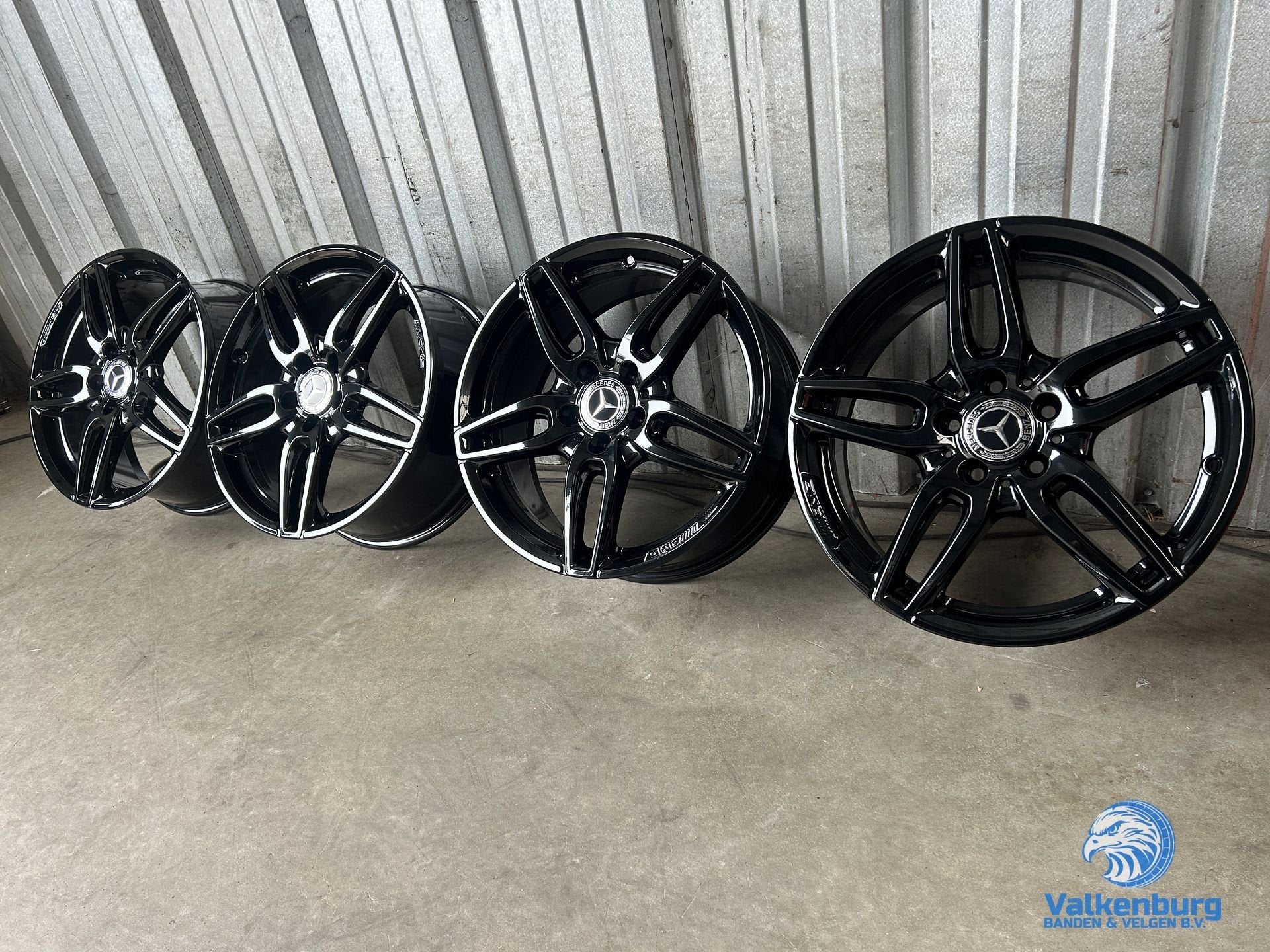 Originele Mercedes AMG 18 inch zwarte velgen 5x112