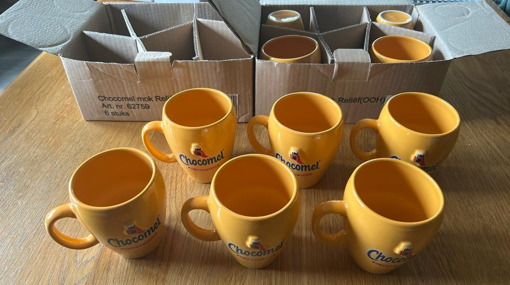 Set van 10 Chocomel mokken - De Enige Echte, Overige typen, Geel, Nieuw, Ophalen of Verzenden