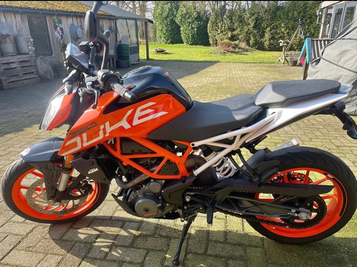 KTM DUKE 390 - 2020 - 11.427 km, LED Verlichting, Particulier, 373 cc, Minimaal motorrijbewijs A2