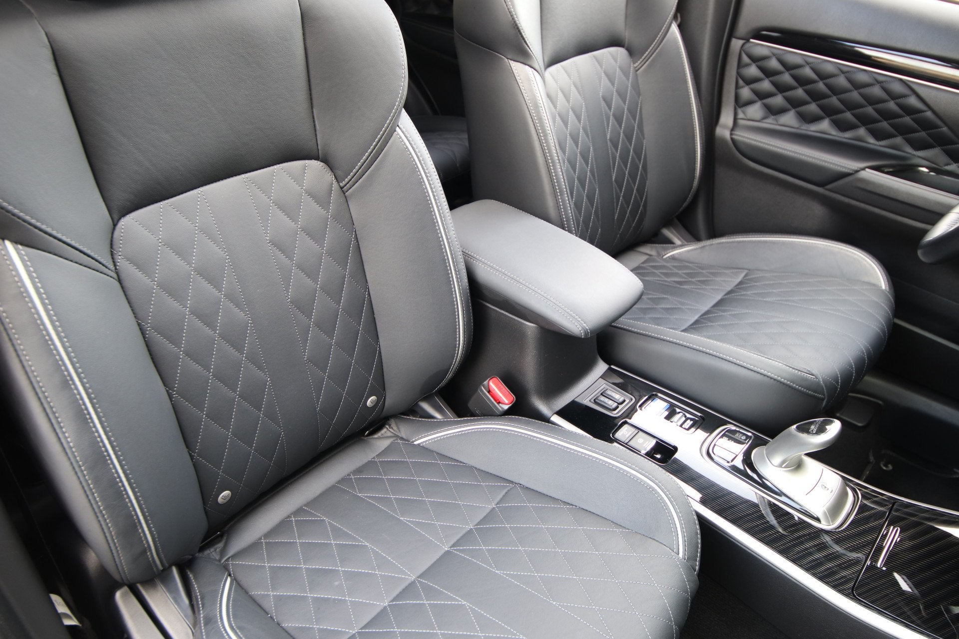 Mitsubishi Outlander 2.4 PHEV Instyle Opendak, Adaptive crui, Auto's, Automaat, Zwart, 4 cilinders, Bedrijf