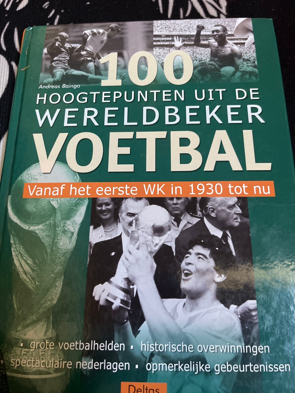100 Hoogtepunten uit de Wereldbeker Voetbal Boek, Boeken, Sportboeken, Ophalen of Verzenden, Gelezen, Balsport