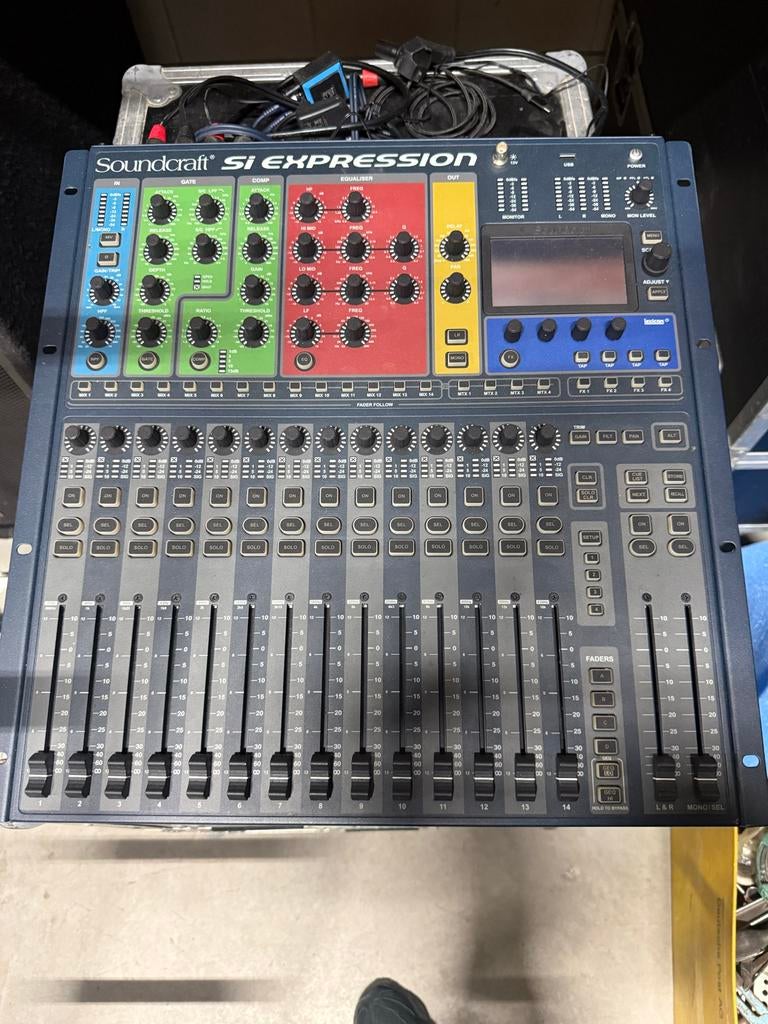 Soundcraft Si Expression Mengtafel - Goed Werkend & Nette St, Muziek en Instrumenten, Mengpanelen, Ophalen, Gebruikt, 20 kanalen of meer