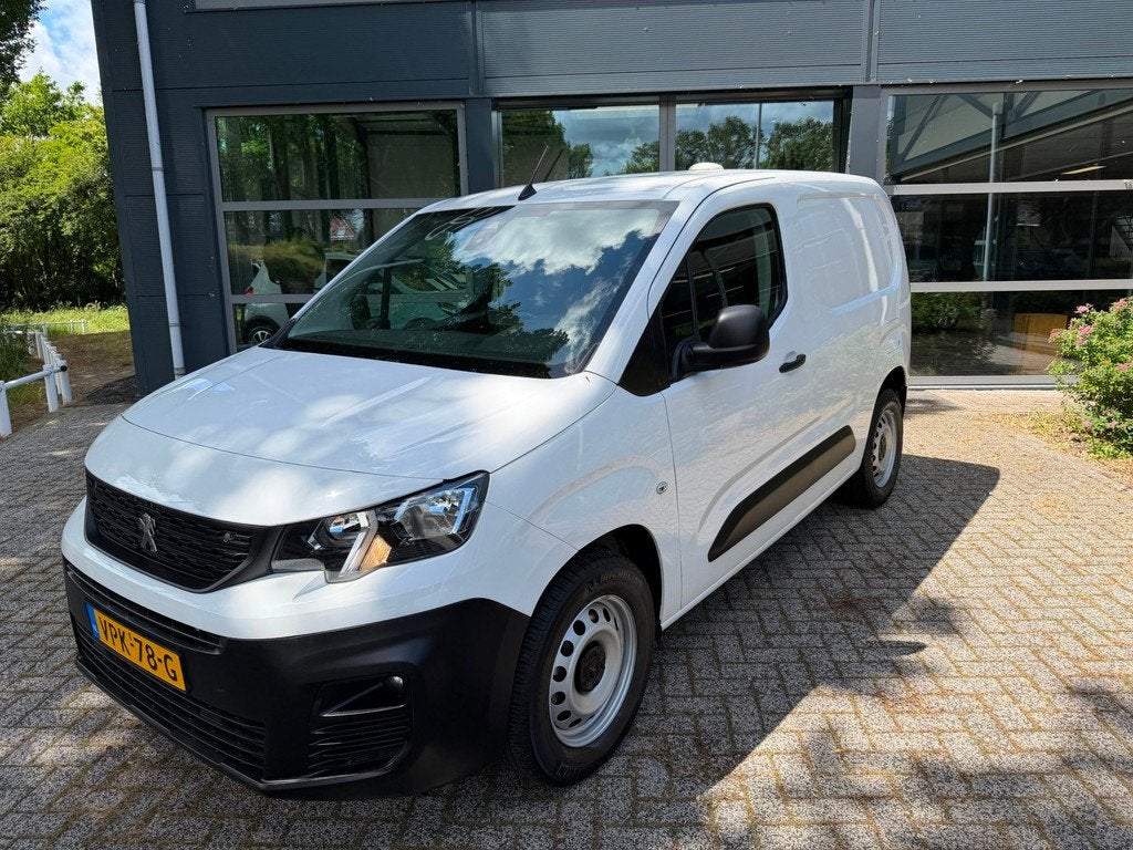 Peugeot Partner 1.5 BlueHDI Grip 3 persoons achterklep !, Voorwielaandrijving, 12 maanden, Stof, Gebruikt