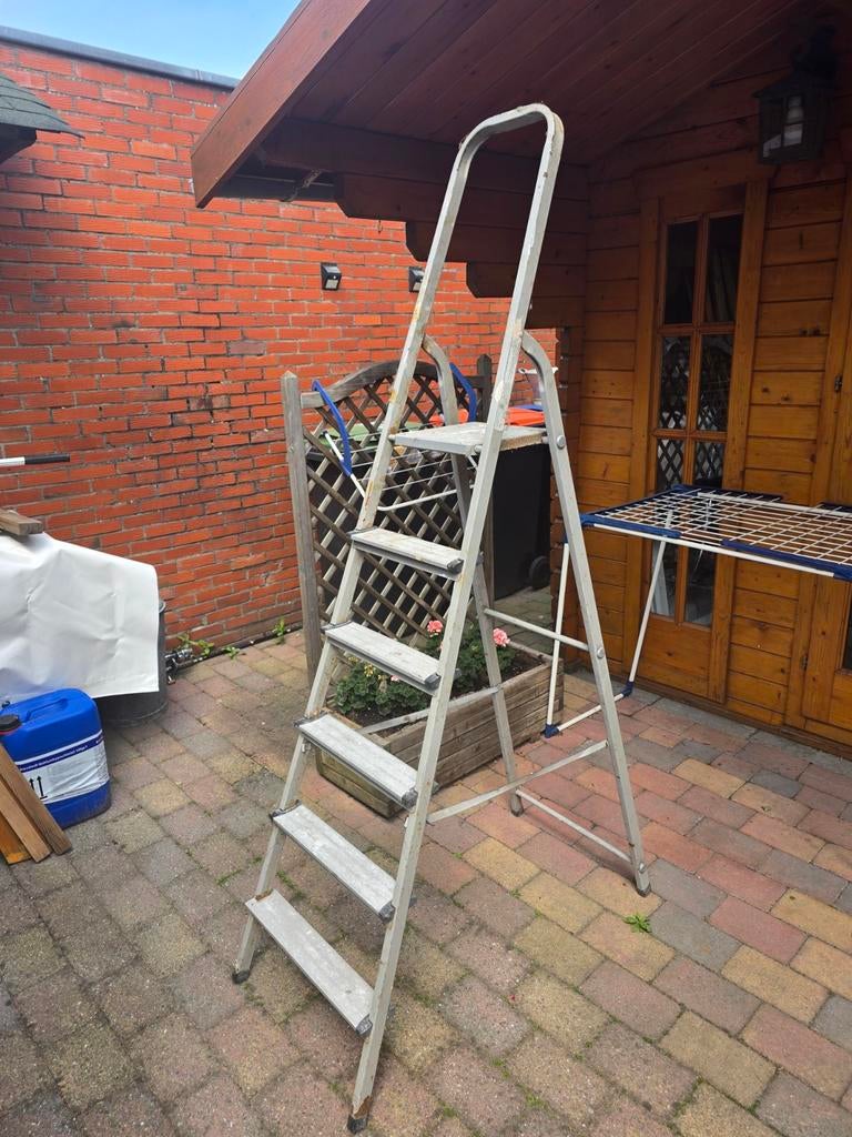 Trap met 6 treden, 1.90m hoog, in goede staat, Doe-het-zelf en Verbouw, Ladders en Trappen, Ophalen, Gebruikt, Trap, Opvouwbaar of Inschuifbaar