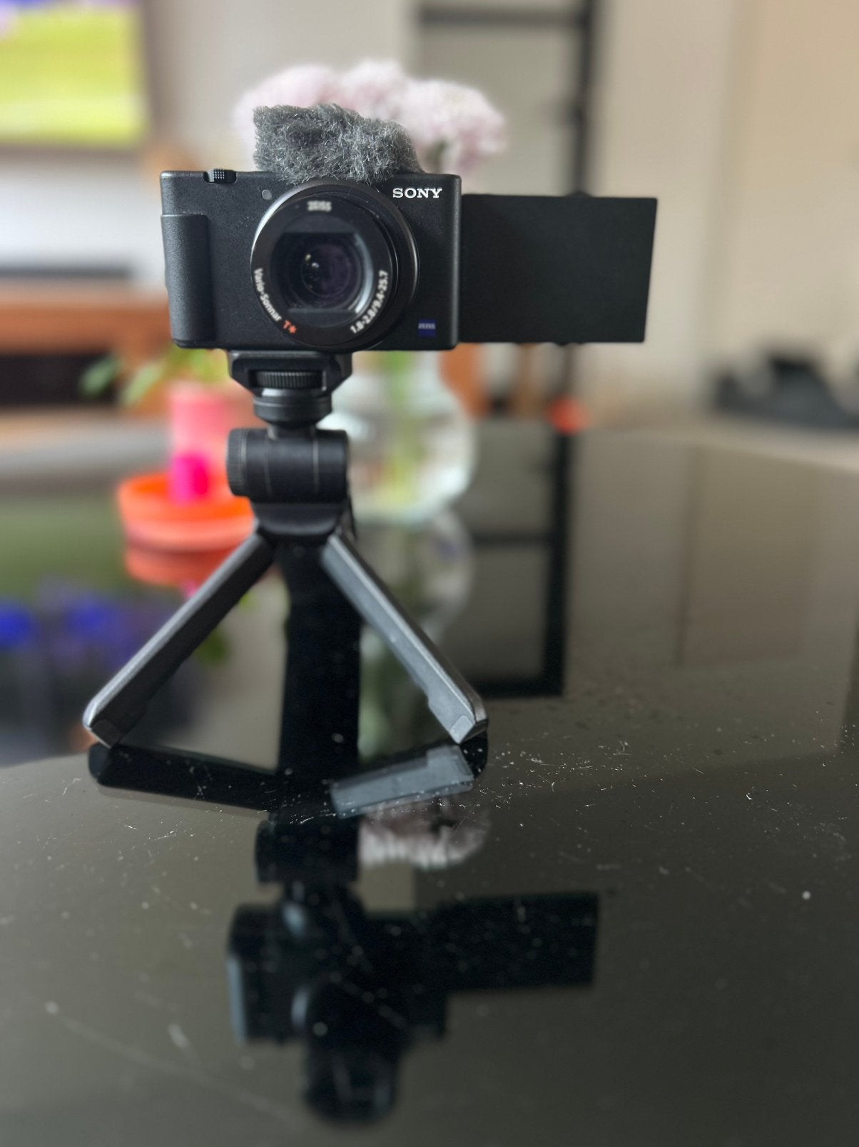 Sony ZV-1 vlogcamera + Sony GP-VPT2BT shooting grip, Ophalen of Verzenden, Zo goed als nieuw, Sony, 20x of meer