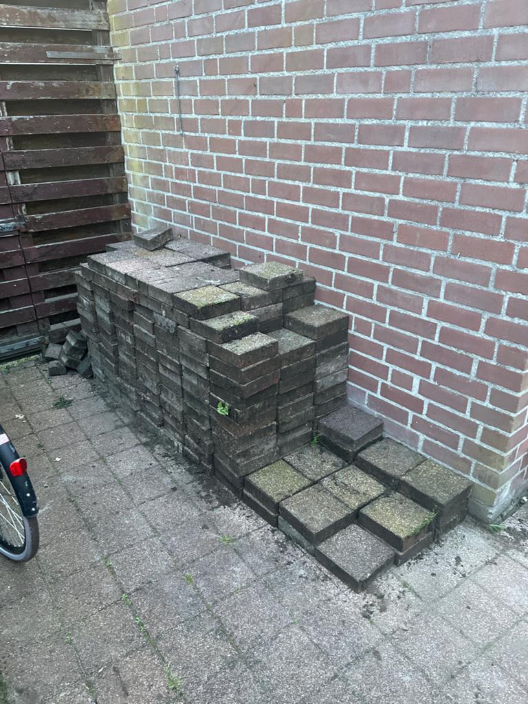 Ca. 275 gebruikte tuintegels 20x20 cm - Gratis af te halen, Tuin en Terras, Ophalen, Gebruikt, 10 m² of meer, Beton