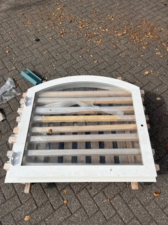 2x luxe stalvenster te koop