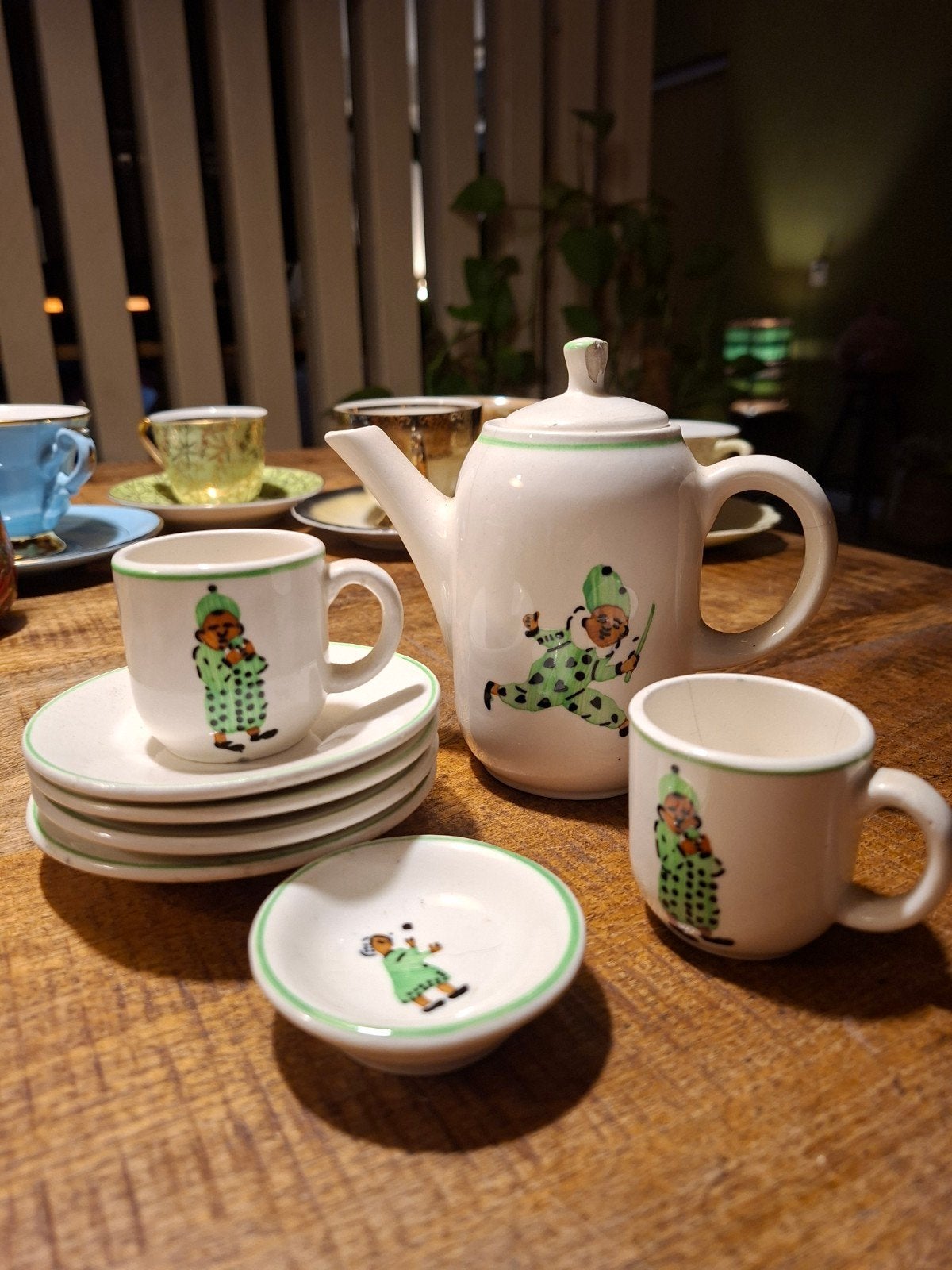 Vintage kinderserviesje met clown decoratie,met kleine barst, Antiek en Kunst, Ophalen of Verzenden