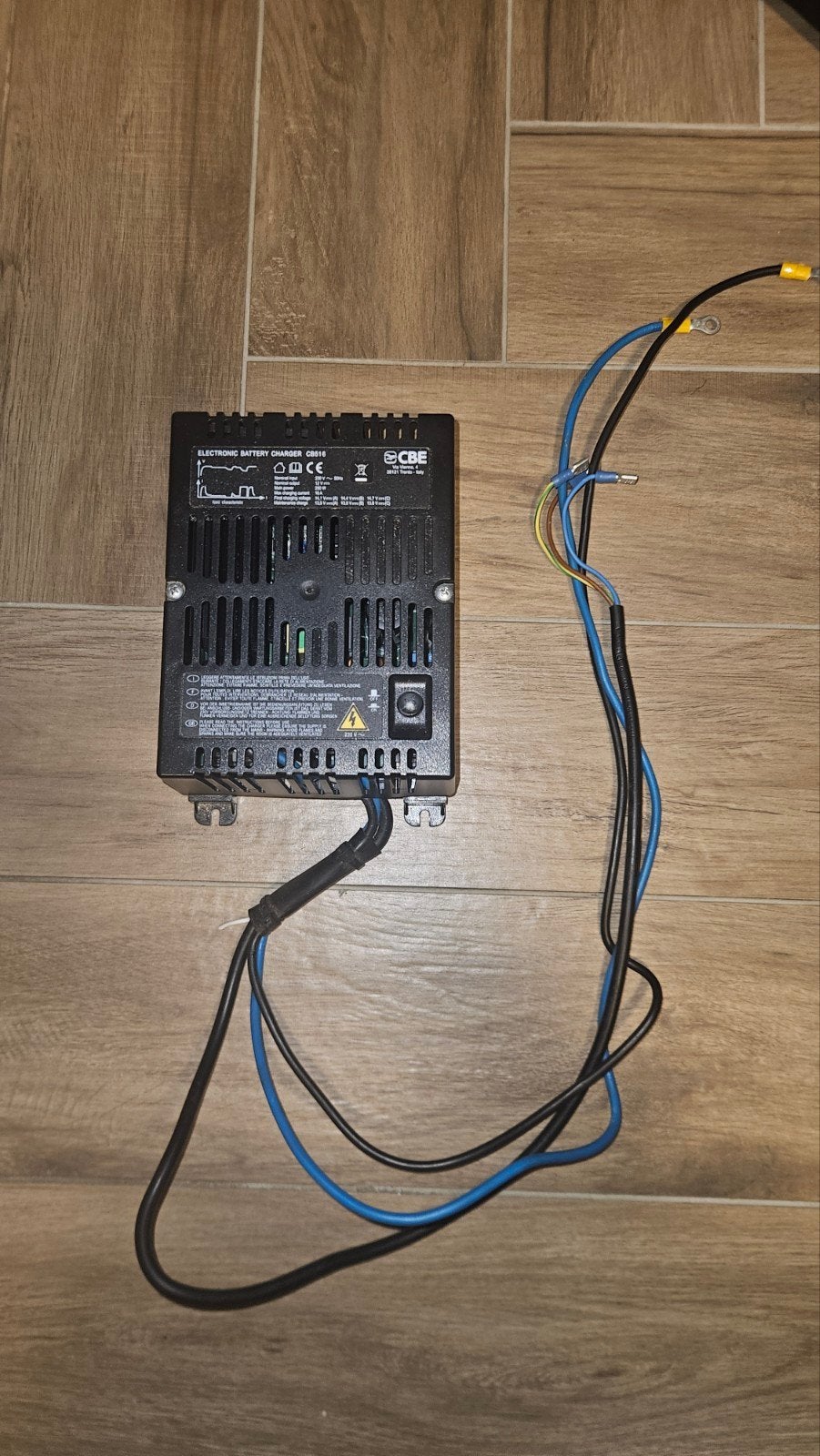 CBE Elektronische Acculader CB516 - 12V 16A, Ophalen of Verzenden, Gebruikt, Universele onderdelen