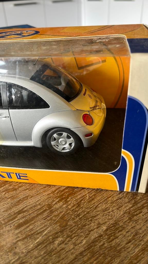 Volkswagen New Beetle zilver 1/18 Gate, Hobby en Vrije tijd, Modelauto's | 1:18, Ophalen of Verzenden, Nieuw, Overige merken